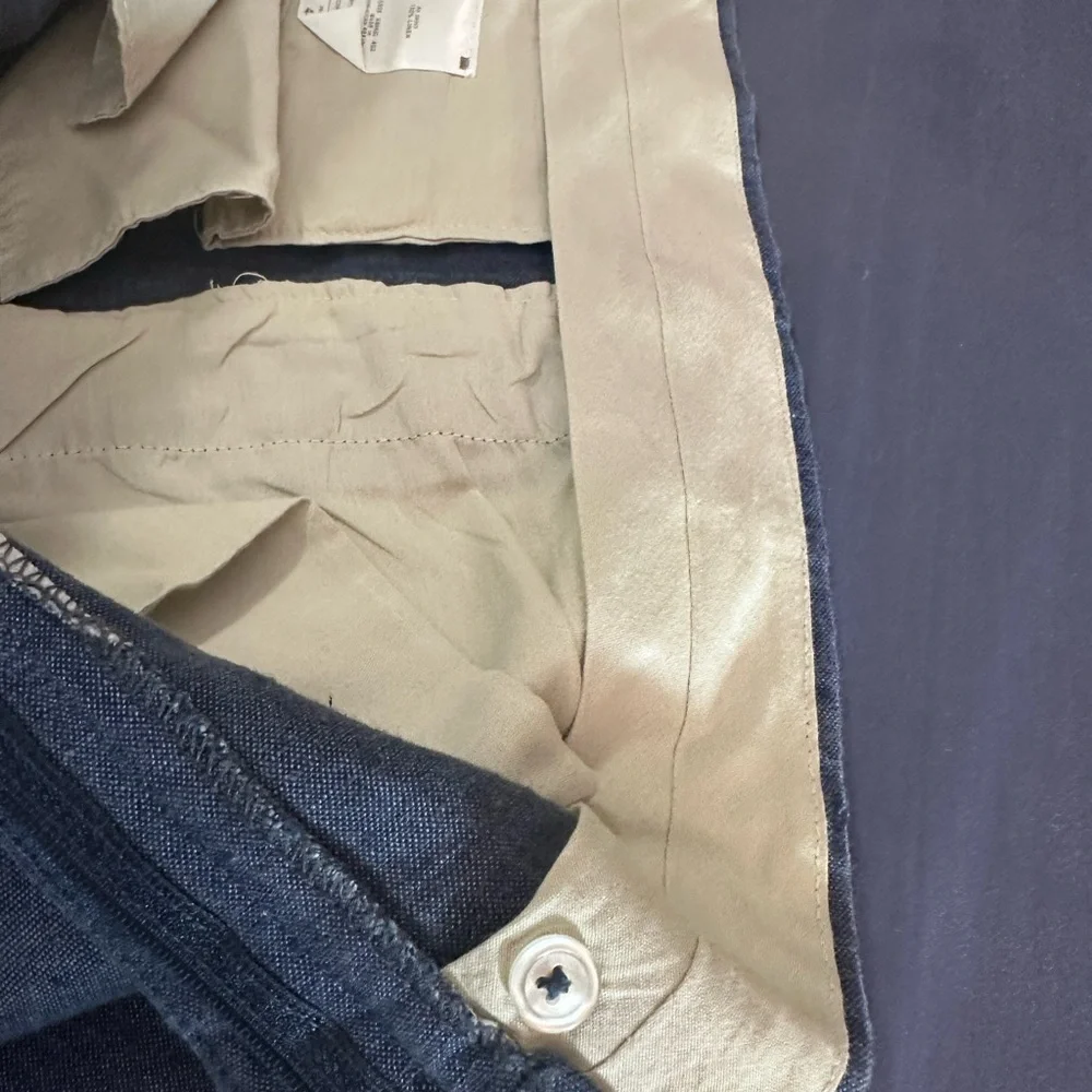 Blue Chinos with Classic Twill Weave and Straight Fit. Linen relaxed finish